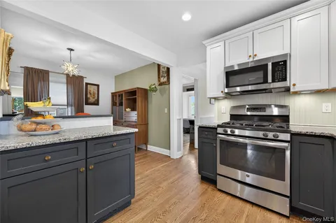 $6,000 | 96 School Street, Oyster Bay, NY 11771