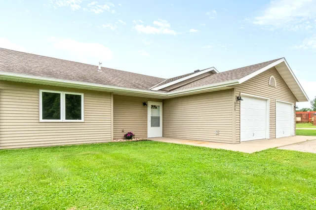 $189,900 | 920 Portland Street, Villard, MN 56385