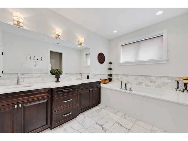 4208 North Oakley Avenue Chicago, IL 60618 - Photo 16 of 25