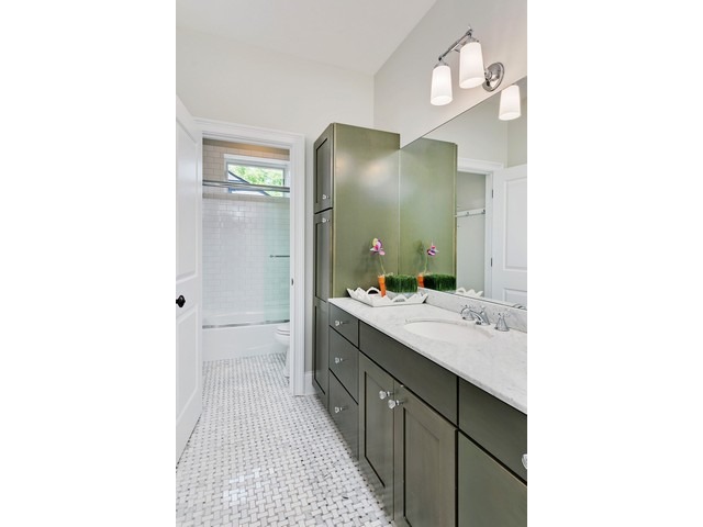 4208 North Oakley Avenue Chicago, IL 60618 - Photo 19 of 25