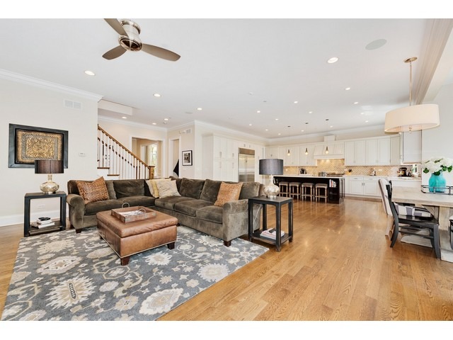 4208 North Oakley Avenue Chicago, IL 60618 - Photo 4 of 25