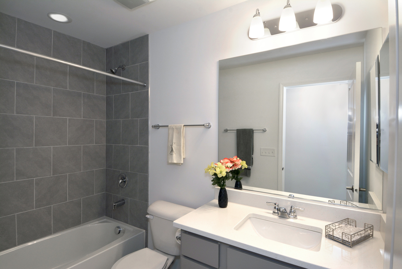 309 Timberleaf Circle Roselle, IL 60172 - Photo 12 of 16 a bathroom with a sink toilet and tub