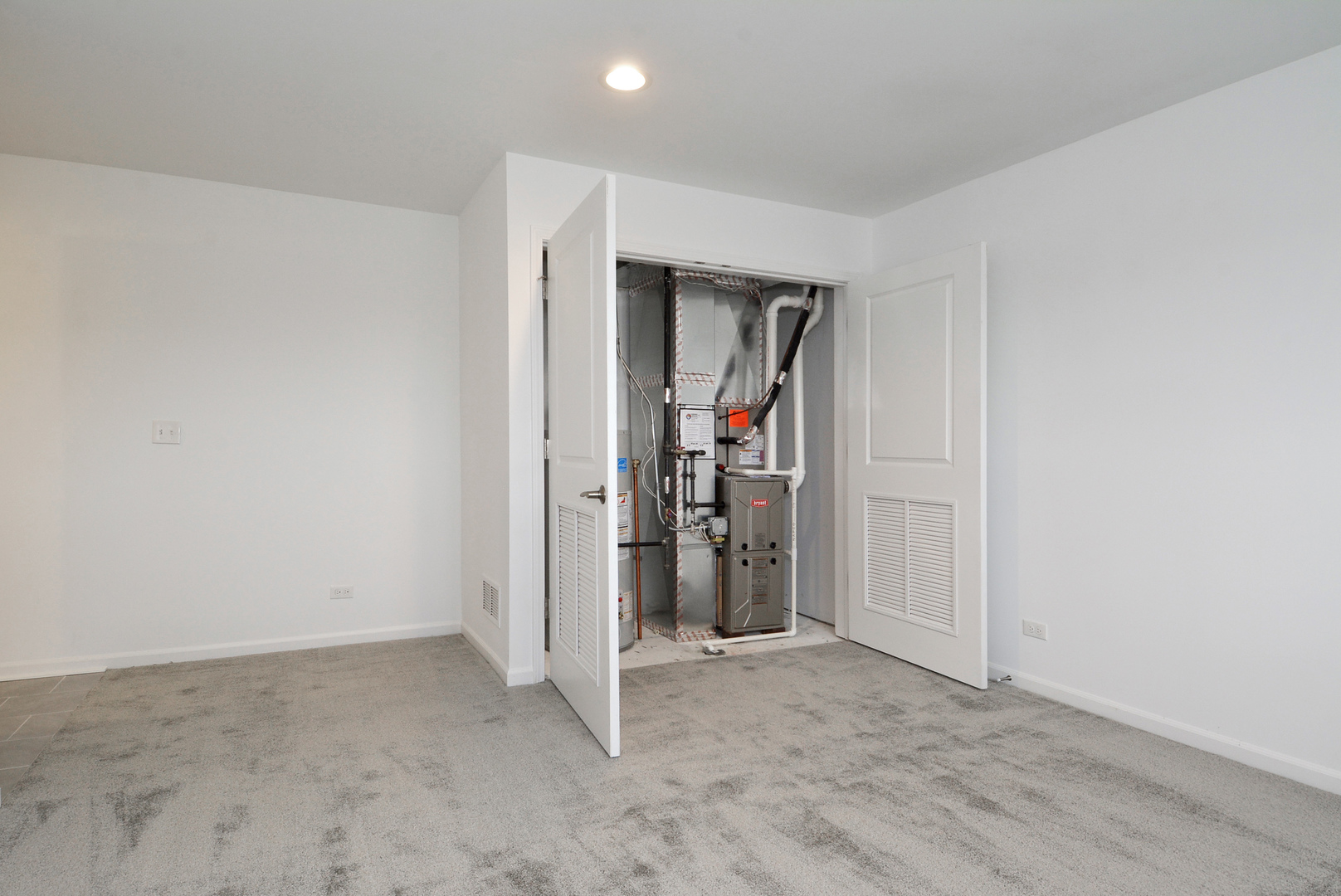 309 Timberleaf Circle Roselle, IL 60172 - Photo 14 of 16 a view of an empty room