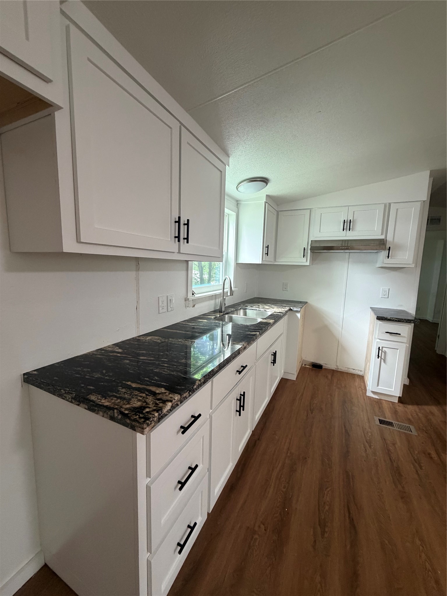 104 Kyle Road Huntsville, TX 77320 - Photo 4 of 7