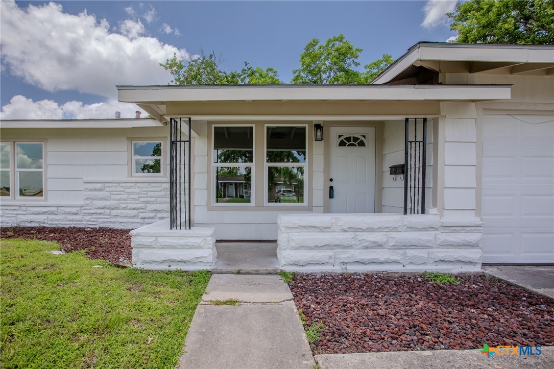 3607 Avondale Street Victoria, TX 77901 - Photo 2 of 21
