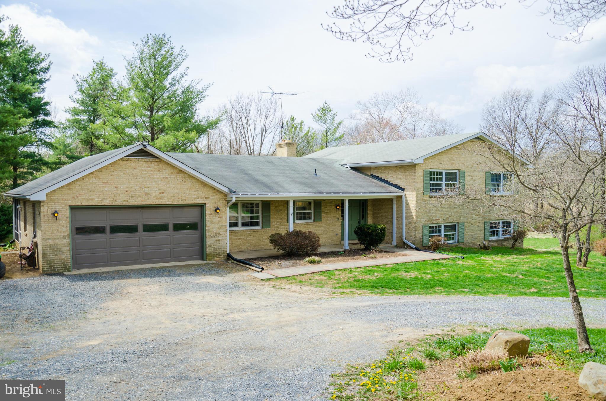 34901 Bloomfield Road Round Hill, VA 20141 - Photo 3 of 25 Exterior (Front)