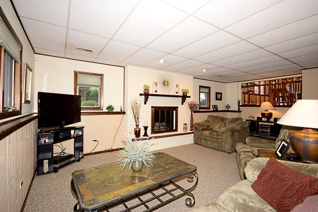 1209 Honey Hill Road Addison, IL 60101 - Photo 9 of 23