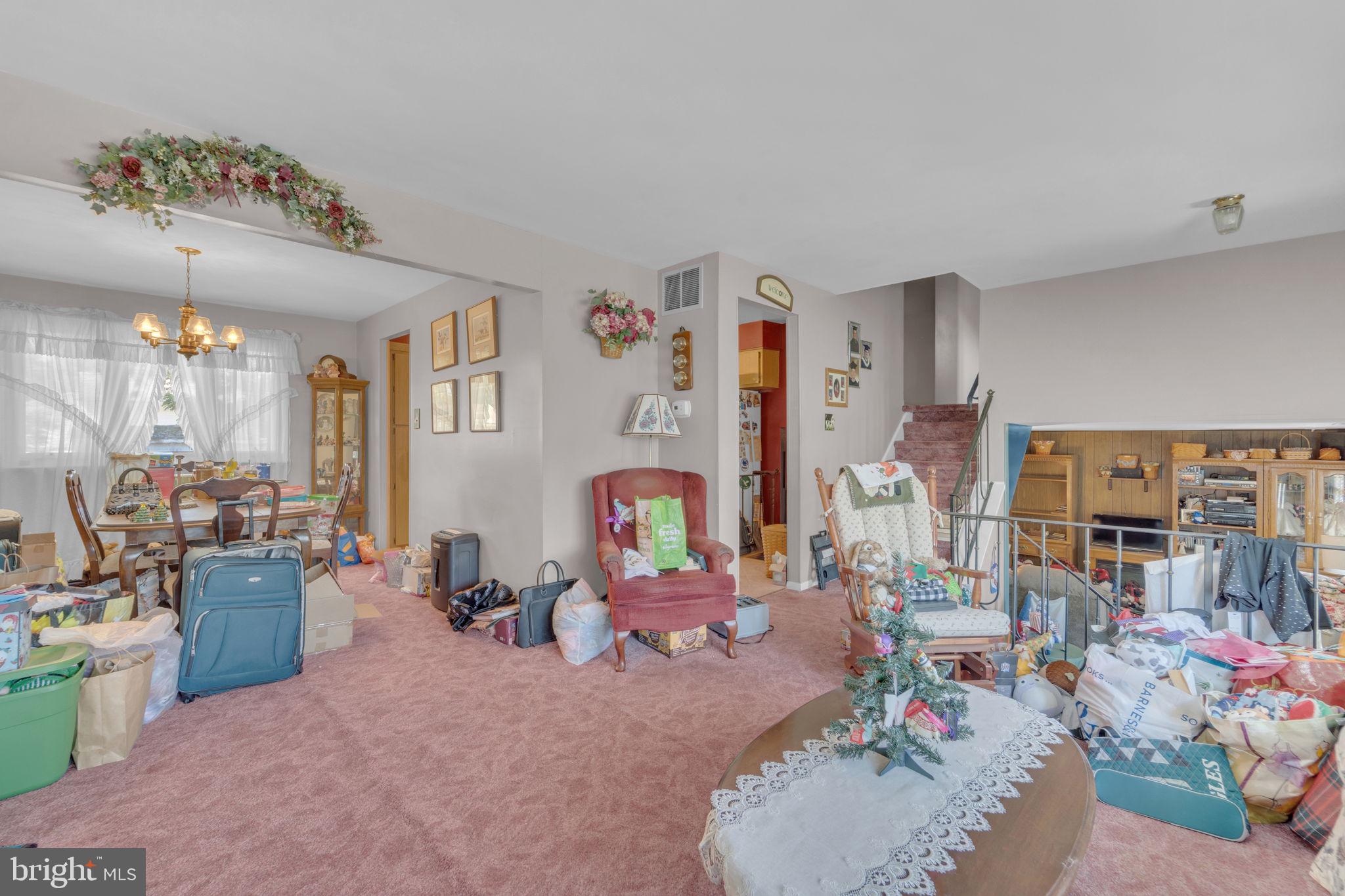 113 Lafayette Road Beverly, NJ 08010 - Photo 9 of 29 Living Room