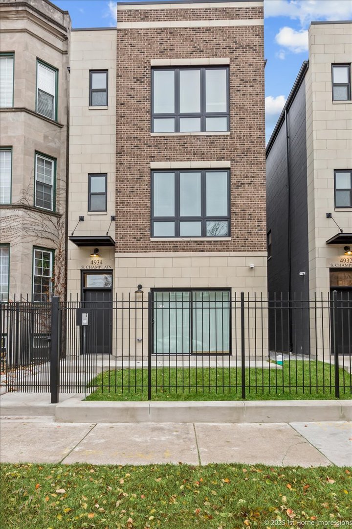 4934 South Champlain Avenue Chicago, IL 60615 - Photo 1 of 25
