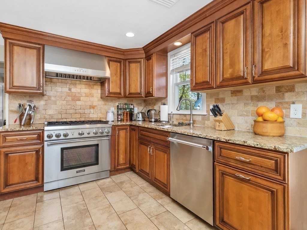 42 Virginia Road Waltham, MA 02453 - Photo 12 of 34