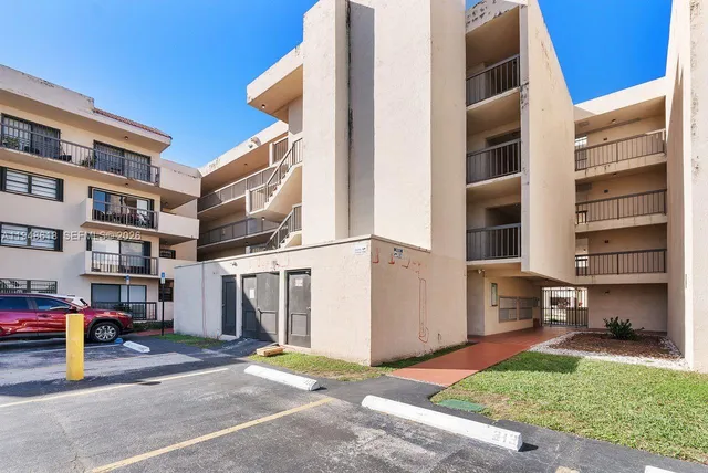 $225,000 | 995 Southwest 84th Avenue, Unit 223, Miami, FL 33144