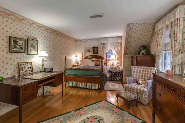 14 Townsend Road Lynnfield, MA 01940 - Photo 21 of 29 Gallery Image 21