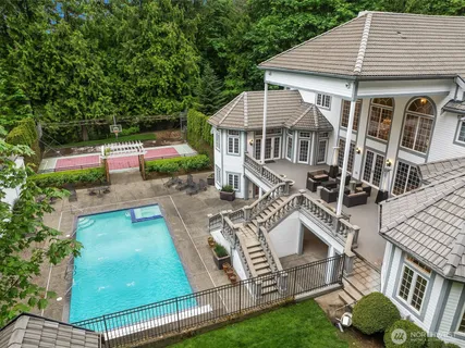 $3,950,000 | 22135 Southeast 134th Street, Issaquah, WA 98027