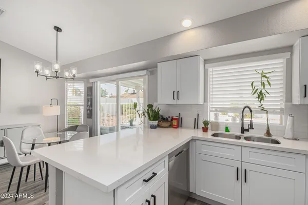 $3,995 | 250 West Utopia Road, Phoenix, AZ 85027