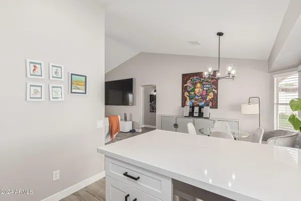 $3,995 | 250 West Utopia Road, Phoenix, AZ 85027