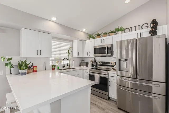 $3,995 | 250 West Utopia Road, Phoenix, AZ 85027