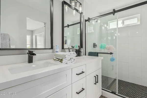 $3,995 | 250 West Utopia Road, Phoenix, AZ 85027