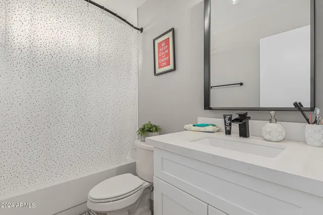 $3,995 | 250 West Utopia Road, Phoenix, AZ 85027