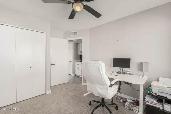 $3,995 | 250 West Utopia Road, Phoenix, AZ 85027