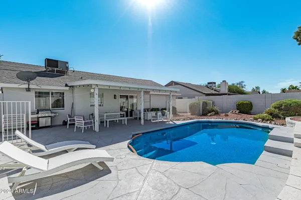 $3,995 | 250 West Utopia Road, Phoenix, AZ 85027