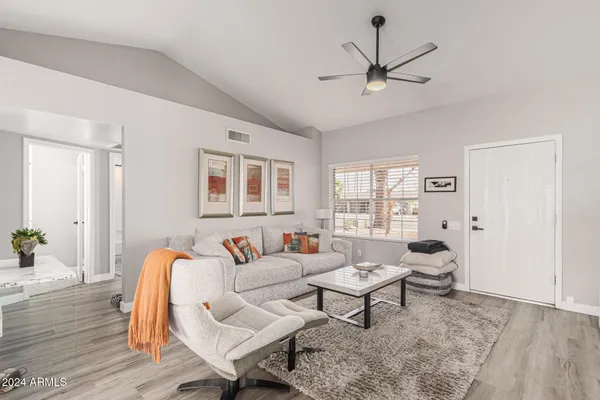 $3,995 | 250 West Utopia Road, Phoenix, AZ 85027