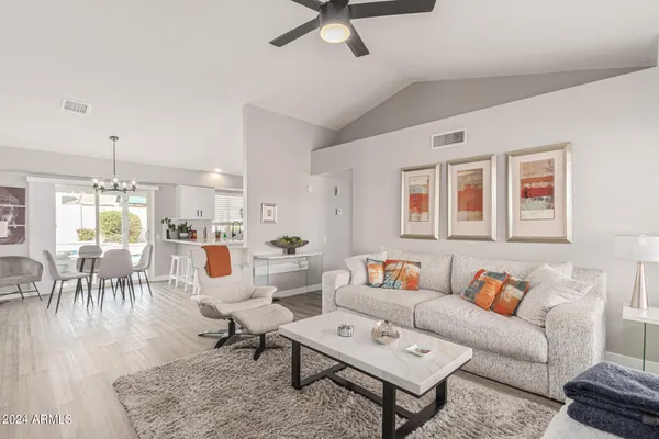 $3,995 | 250 West Utopia Road, Phoenix, AZ 85027