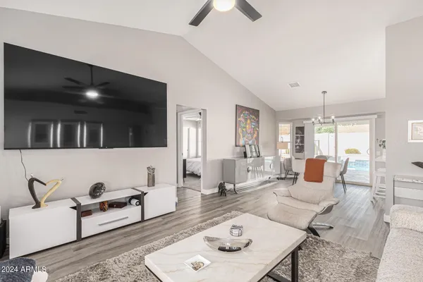 $3,995 | 250 West Utopia Road, Phoenix, AZ 85027