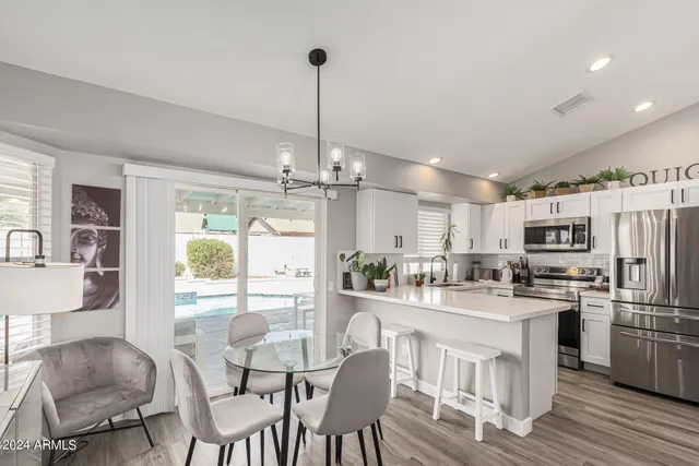 $3,995 | 250 West Utopia Road, Phoenix, AZ 85027