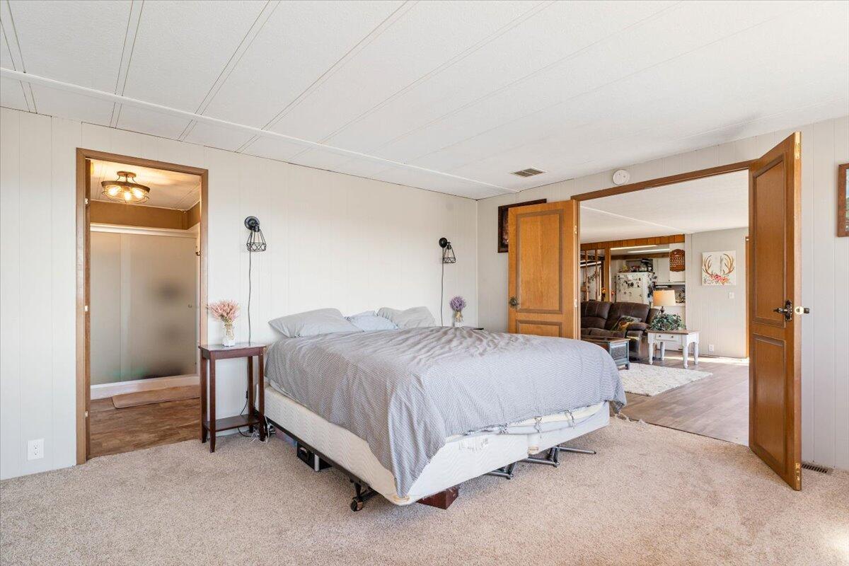16702 Southwest Steelhead Road Terrebonne, OR 97760 - Photo 13 of 47 30-Primary Bedroom