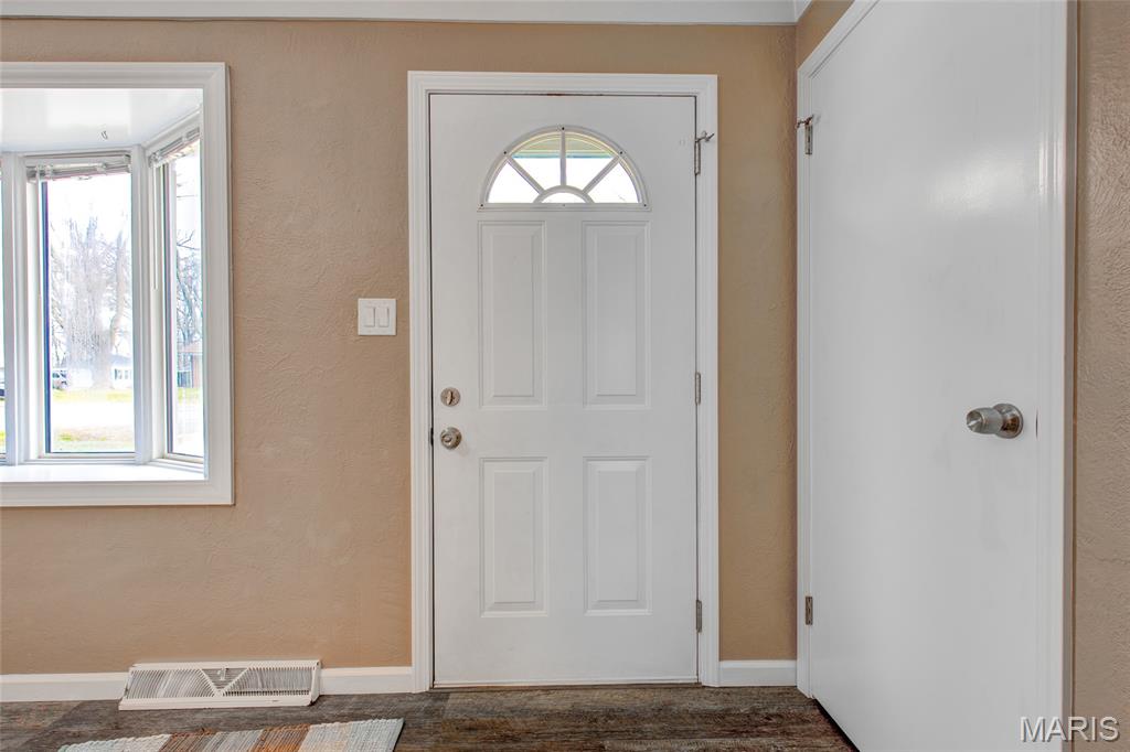 1926 Terrace Drive Alton, IL 62002 - Photo 6 of 40