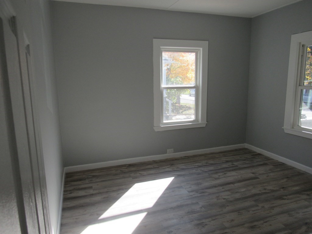 17 Sorrento Street Springfield, MA 01108 - Photo 3 of 12