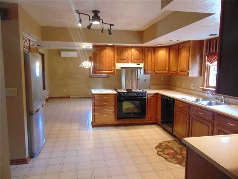 318 Browntown Road Slippery Rock, PA 16057 - Photo 2 of 24 Kitchen.