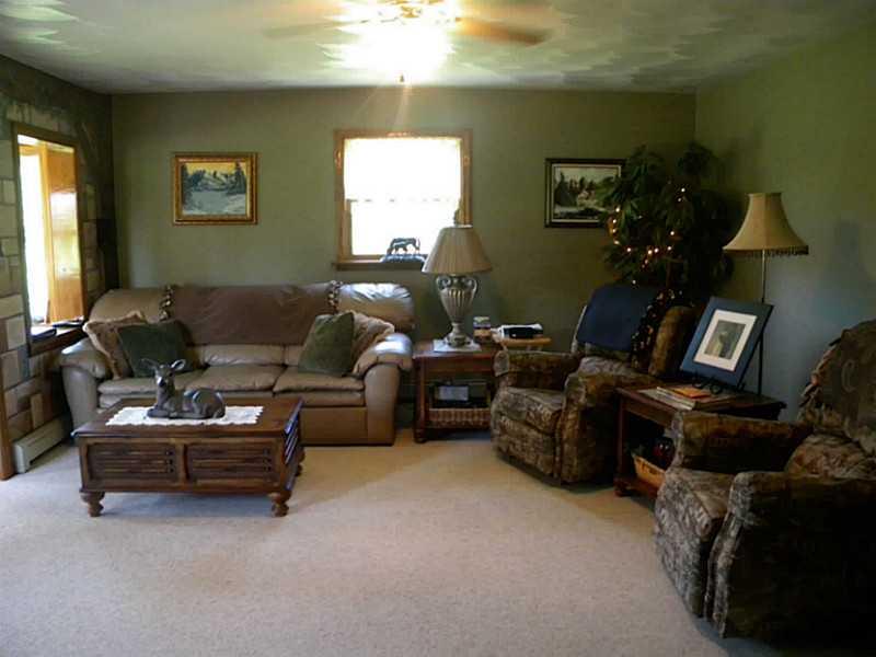 318 Browntown Road Slippery Rock, PA 16057 - Photo 8 of 24 Family Room.