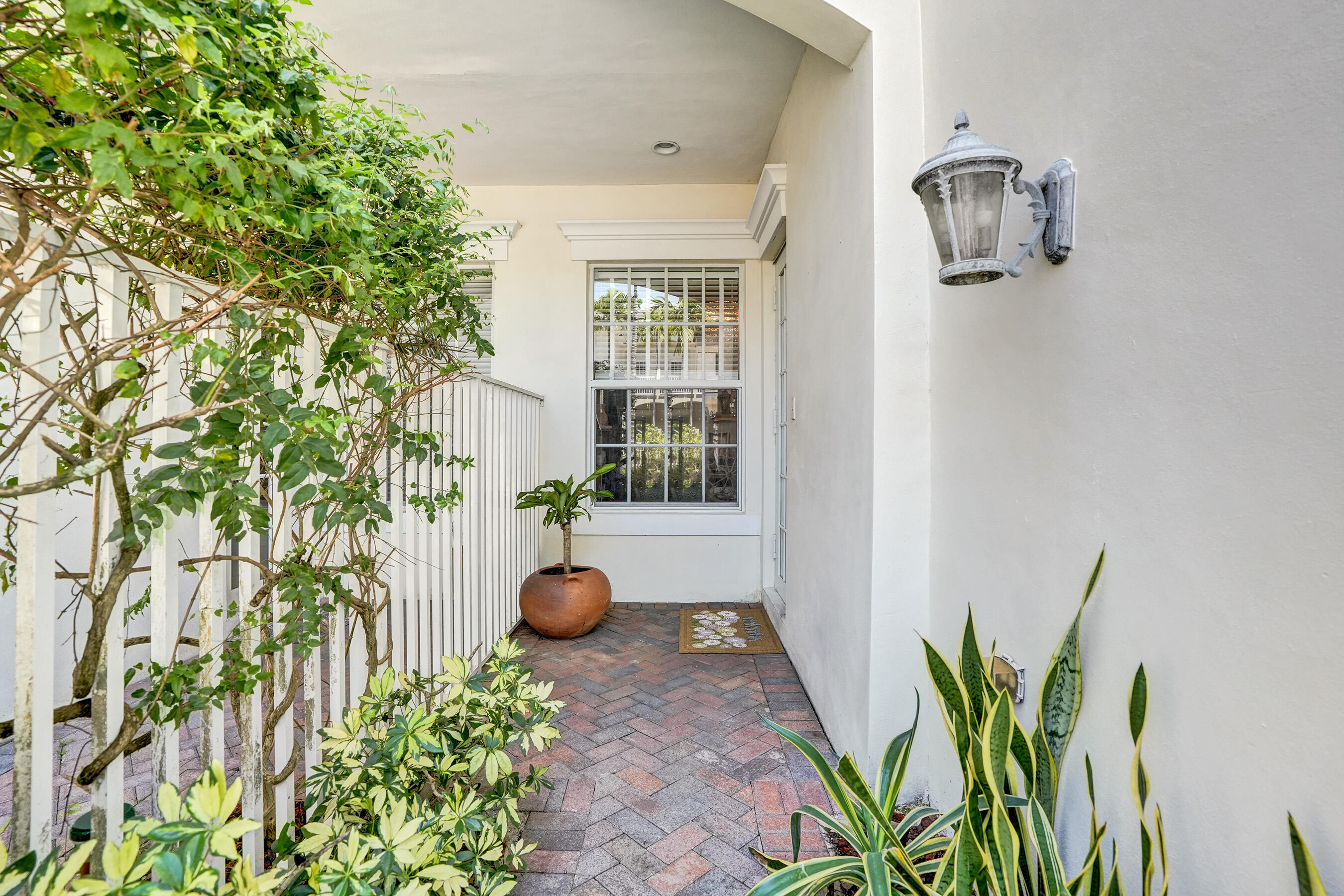 1127 North Victoria Park Road Fort Lauderdale, FL 33304 - Photo 2 of 45 DSC06945