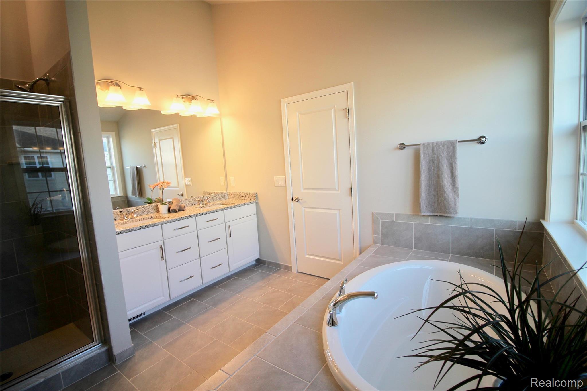 42925 Cardinal Way, Unit 76 Novi, MI 48375 - Photo 22 of 24 IMG_2216.jpg