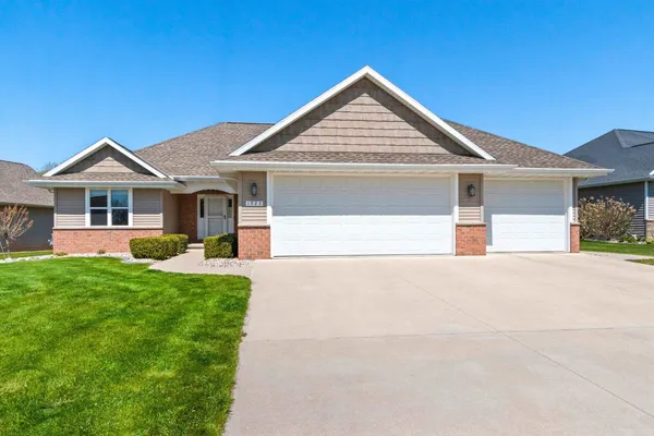 $609,900 | 1923 Paris Lane, De Pere, WI 54115