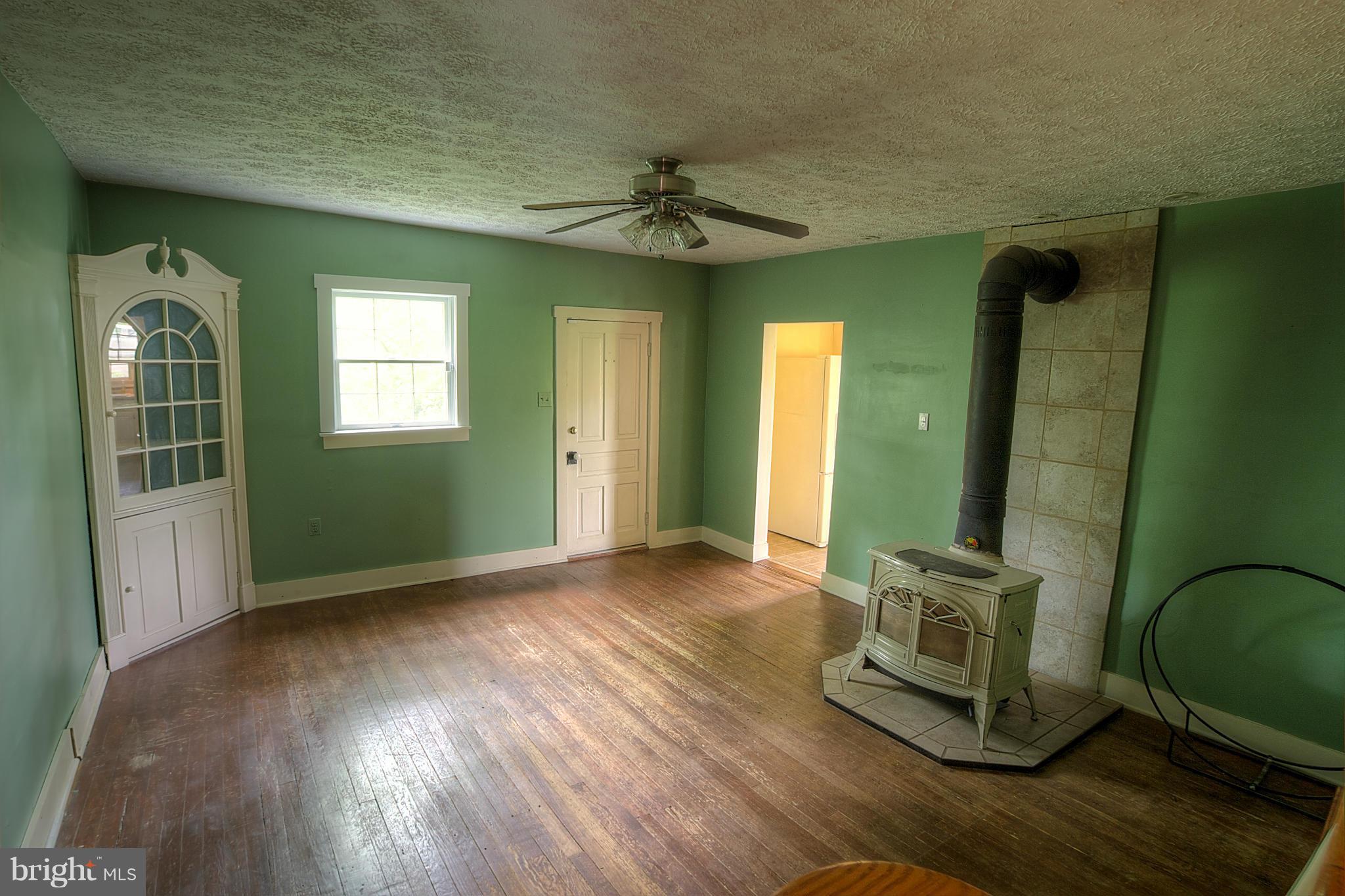 4316 Graceton Road Pylesville, MD 21132 - Photo 7 of 30 Living Room