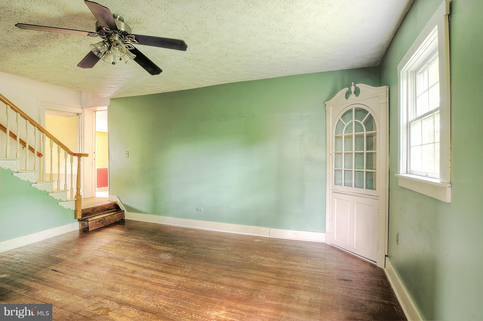 4316 Graceton Road Pylesville, MD 21132 - Photo 8 of 30 Living Room