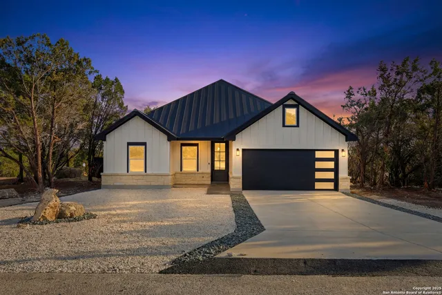 $392,500 | 1266 Highpoint Lane, Spring Branch, TX 78070