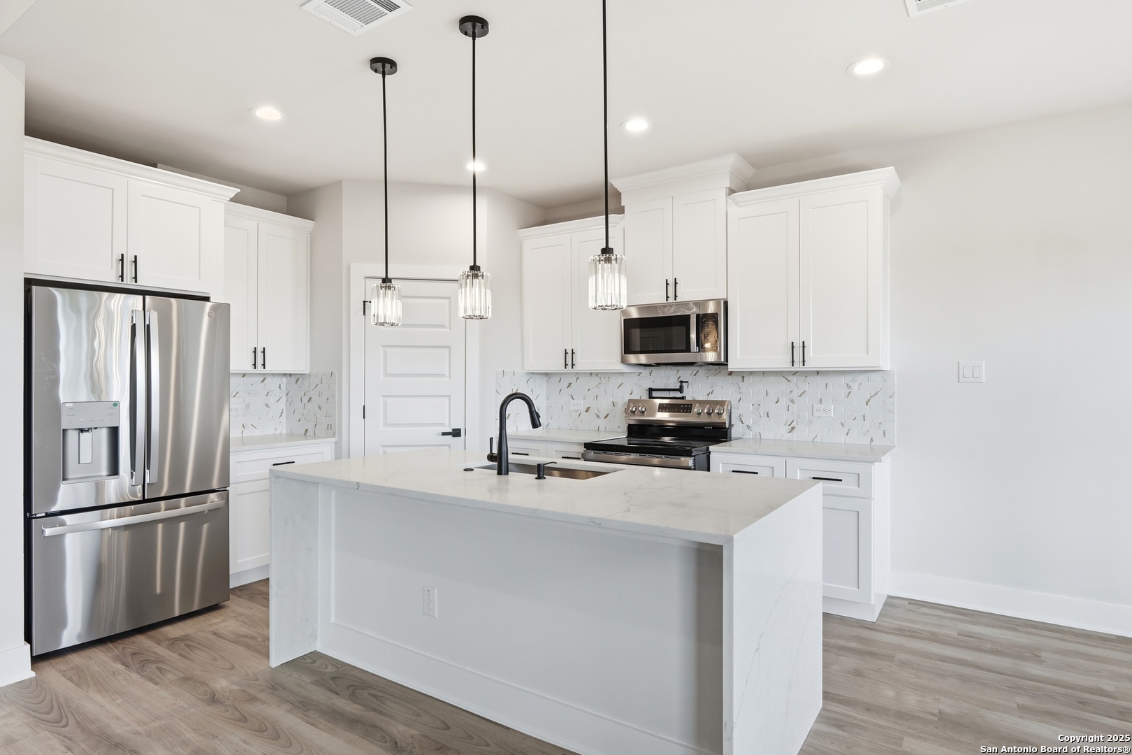 1266 Highpoint Lane Spring Branch, TX 78070 - Photo 2 of 36