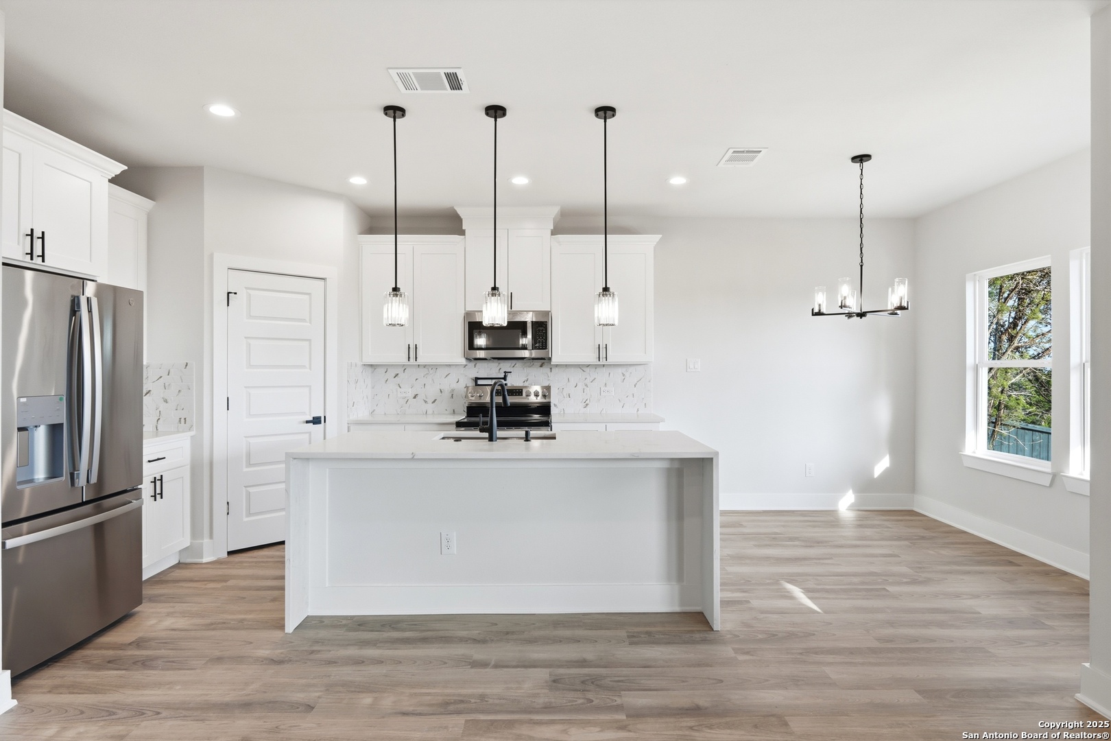 1266 Highpoint Lane Spring Branch, TX 78070 - Photo 3 of 36