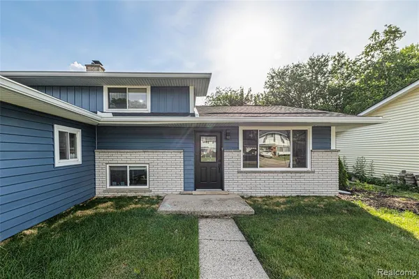 $2,495 | 676 Sheffield Road, Auburn Hills, MI 48326