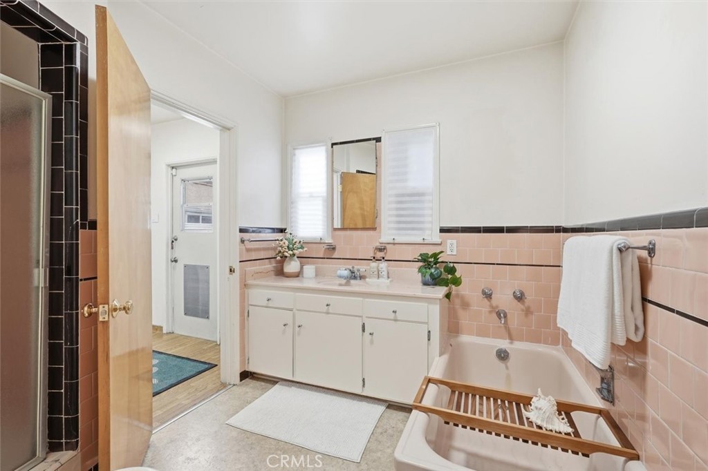 1424 Post Avenue Torrance, CA 90501 - Photo 14 of 34 Hallway bathroom