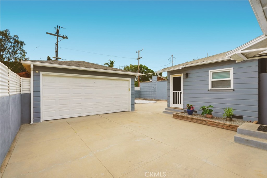 1424 Post Avenue Torrance, CA 90501 - Photo 31 of 34 a front view of a house with a garage