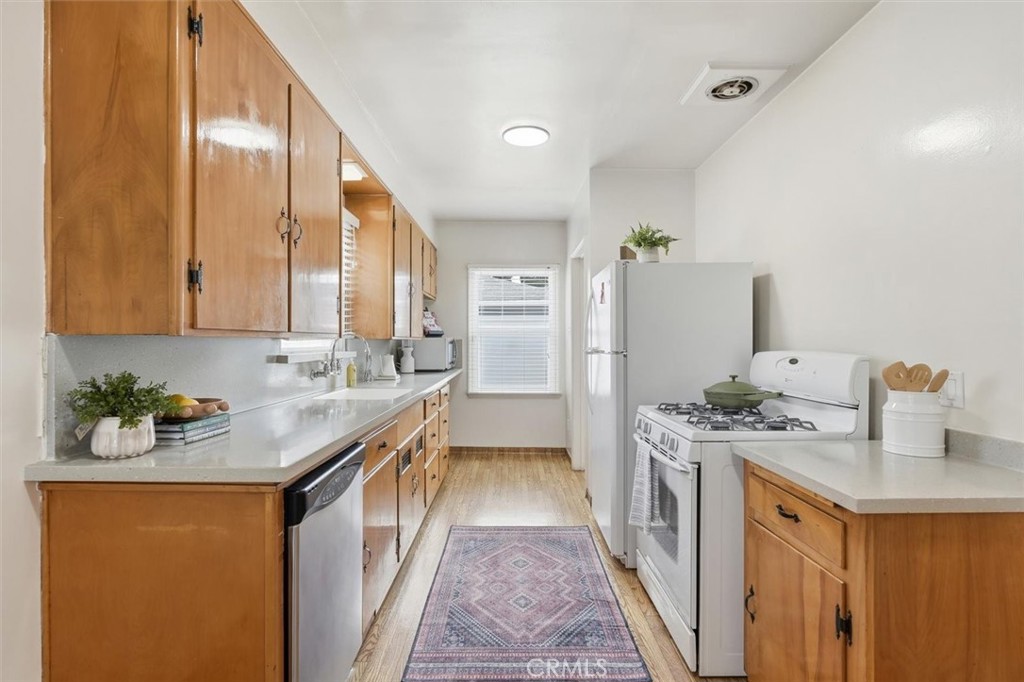 1424 Post Avenue Torrance, CA 90501 - Photo 9 of 34 Kitchen