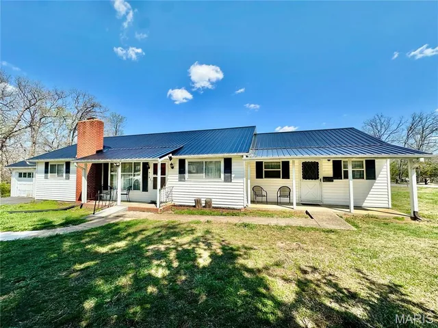 $189,900 | 916 Sommerfield Drive, Houston, MO 65483