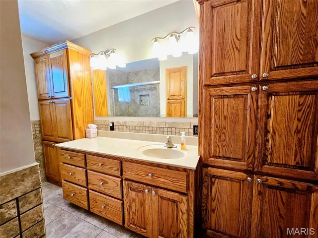 $189,900 | 916 Sommerfield Drive, Houston, MO 65483