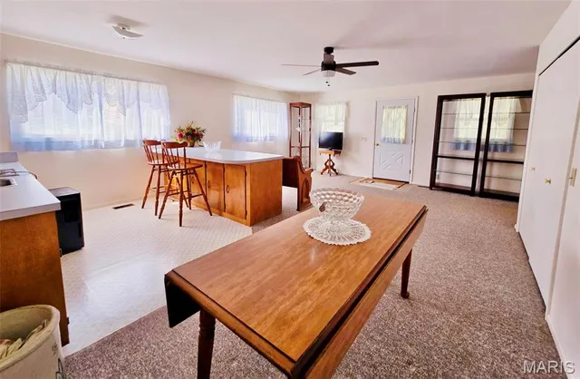 $189,900 | 916 Sommerfield Drive, Houston, MO 65483