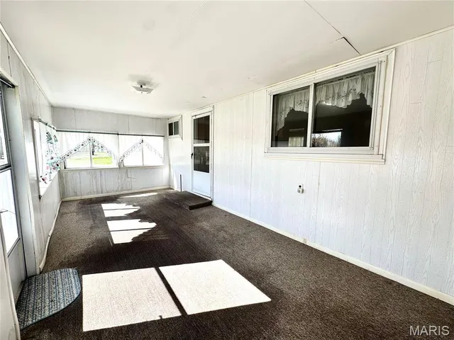 $189,900 | 916 Sommerfield Drive, Houston, MO 65483