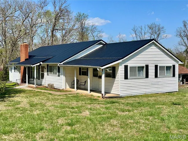 $189,900 | 916 Sommerfield Drive, Houston, MO 65483